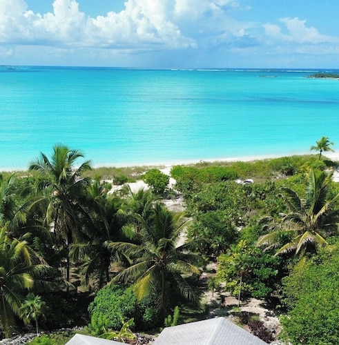 NEW 2 bdrm Sunset Villa on 1+ acre tropical garden directly on Hoopers Beach 