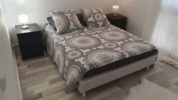 2 bedrooms, iron/ironing board, free WiFi, bed sheets