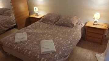 2 chambres, fer et planche Ă  repasser, Wi-Fi gratuit, draps fournis