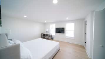 4 bedrooms, iron/ironing board, WiFi, bed sheets