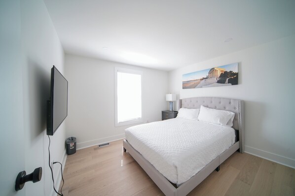 4 bedrooms, iron/ironing board, WiFi, bed sheets