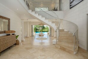 Villa, 5 slaapkamers | Trap