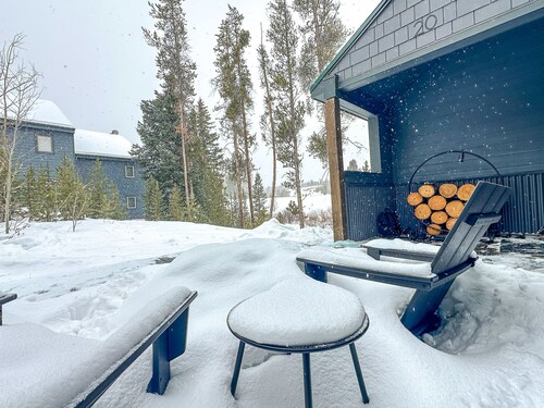 The Rail Haven 3 Bedroom Townhouse by RedAwning