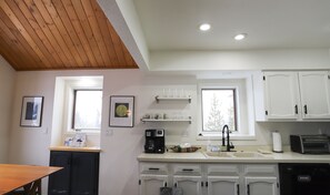 Maison mitoyenne, 3 chambres | Cuisine privée