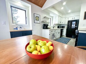 Private kitchen - The Rail Haven 3 Bedroom Townhouse by RedAwning (Winter Park)