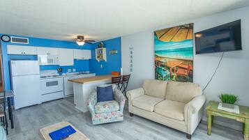 Condo, 2 phòng ngủ | Khu phòng khách