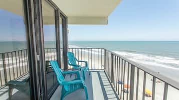 Condo, 2 Bedrooms | Property grounds