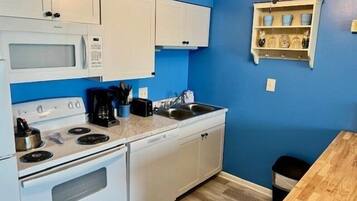 Condo, 2 phòng ngủ | Bếp riêng