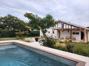 Outdoor pool - Charming house 100m from de beach, close to a forest.Swimming pool, BBQ,petanque (Labenne)