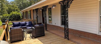 Relaxing 3 BR, 2 Bath Retreat Near ECU – Perfect for Families & Sports Fans!