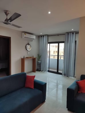 Egyptian cotton sheets, premium bedding, down duvets, pillow-top beds - The Pearls East Legon (Madina)