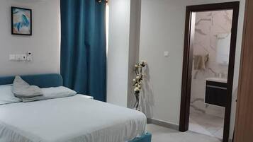 Suite – premium, byutsikt | Sengetøy i egyptisk bomull, sengetøy av topp kvalitet og dundyner