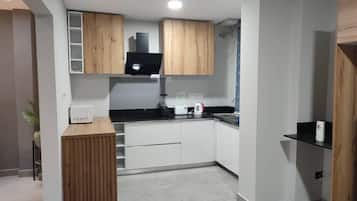 Premium Suite, City View | Private kitchen