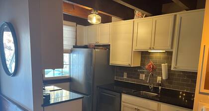 The Quechee Acorn! Cozy 2-bedroom condo near amazing amenities!