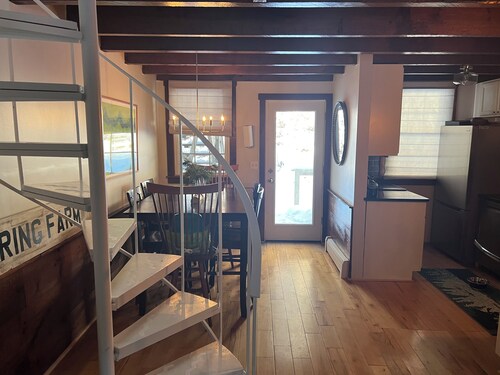 The Quechee Acorn! Cozy 2-bedroom condo near amazing amenities!