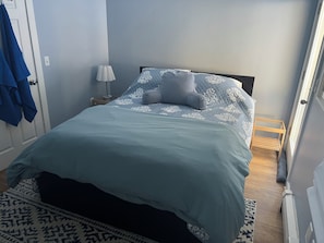 2 chambres, fer et planche à repasser, lit parapluie, Wi-Fi gratuit