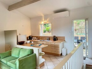 Interior - Apartment n°2 near the beach - sea view + terrace (Le Lavandou)