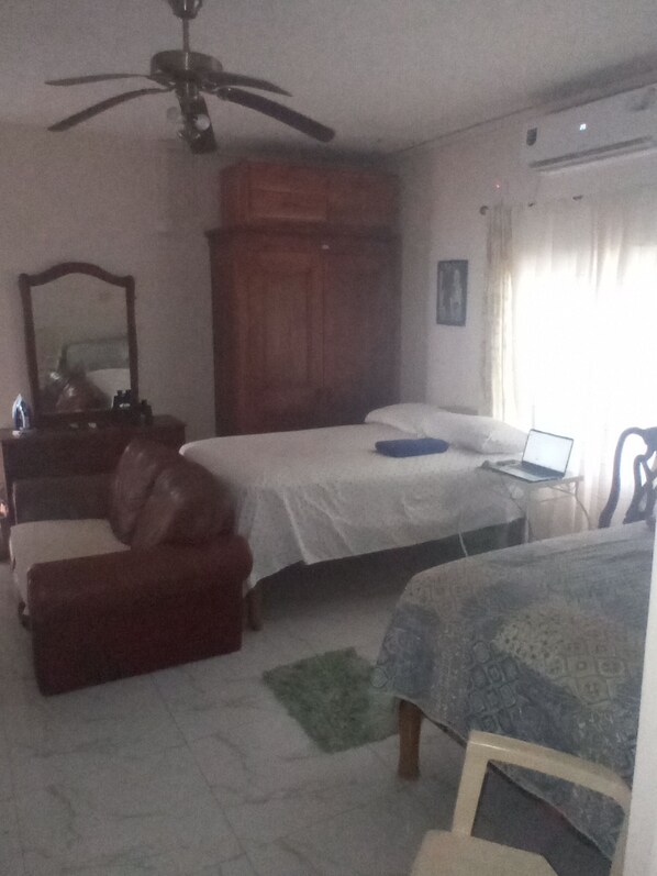 1 室のベッドルーム、アイロン / アイロン台、WiFi (無料)、ベッドシーツ