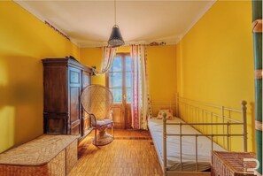3 bedrooms, desk, iron/ironing board, travel crib