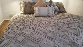 1 bedroom, bed sheets