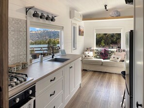 Réfrigérateur, micro-ondes, four, grille-pain