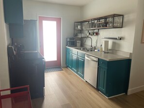 Refrigerador, microondas, horno, lavavajillas