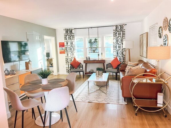 Televisión, oficina, impresora