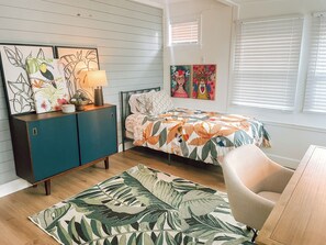 2 habitaciones, escritorio, tabla de planchar con plancha y wifi 