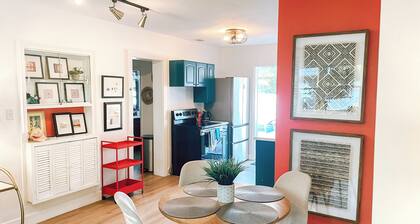 Mid-Century 2-Bedroom Charm - Beach, Pets, Fenced Yard in Fabulous Venice