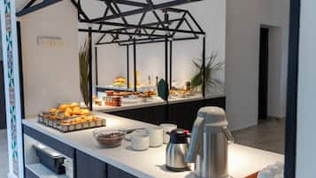 Petit déjeuner complet compris tous les jours