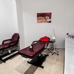 Couples treatment rooms, sauna, hot tub, steam room, hot springs