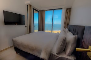 Apartemen Panorama | Minibar, brankas, tirai kedap cahaya, dan kedap suara