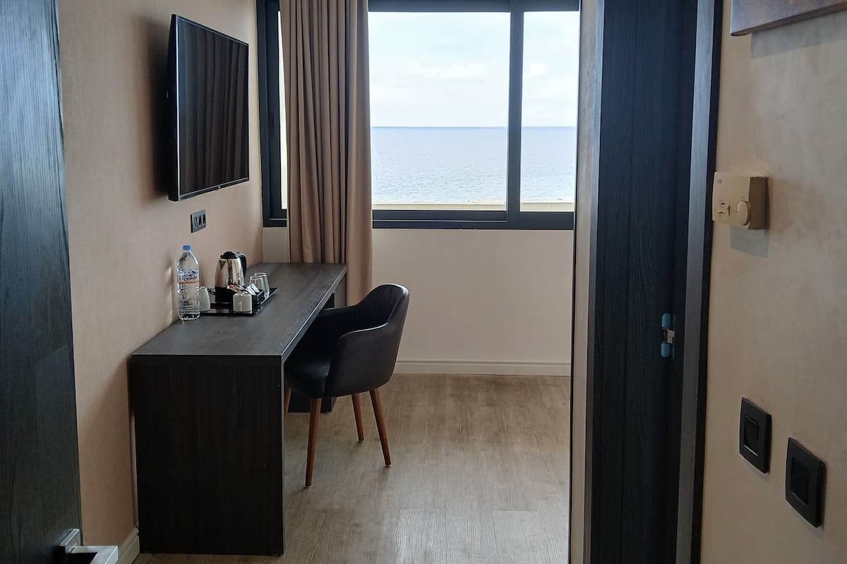 Standard szoba kétszemélyes ággyal | Minibár, széf a szobában, sötétítőfüggöny és hangszigetelés