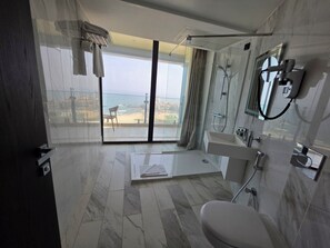 Panoramic Apartment | Bathroom