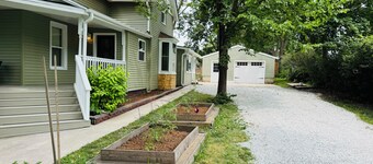Charming 3-bedroom house in quiet residential neighborhood