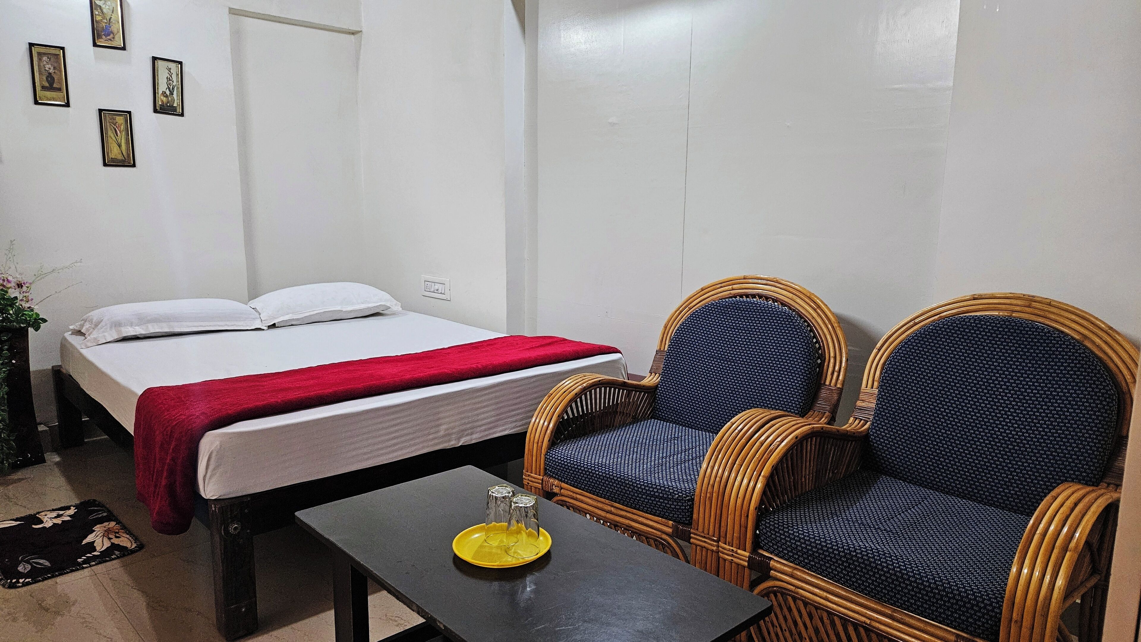 Egyptian cotton sheets, premium bedding, desk, free WiFi