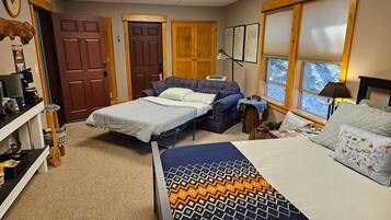 1 bedroom, WiFi (free), bed sheets