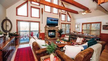 Smart TV, fireplace, stereo