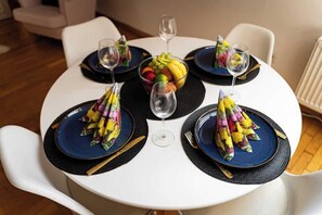Dining - Golden River Apartment (Hlavní mesto Praha)