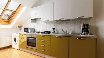 Fridge, microwave, oven, stovetop