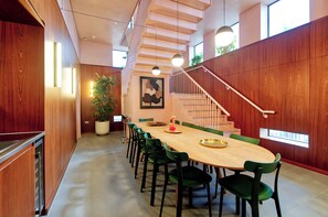 Dining - Elegant two-bedroom apartment in vibrant Poplar (London)