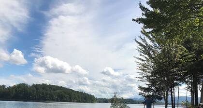 Private waterfront, Island Pond 5 bedroom