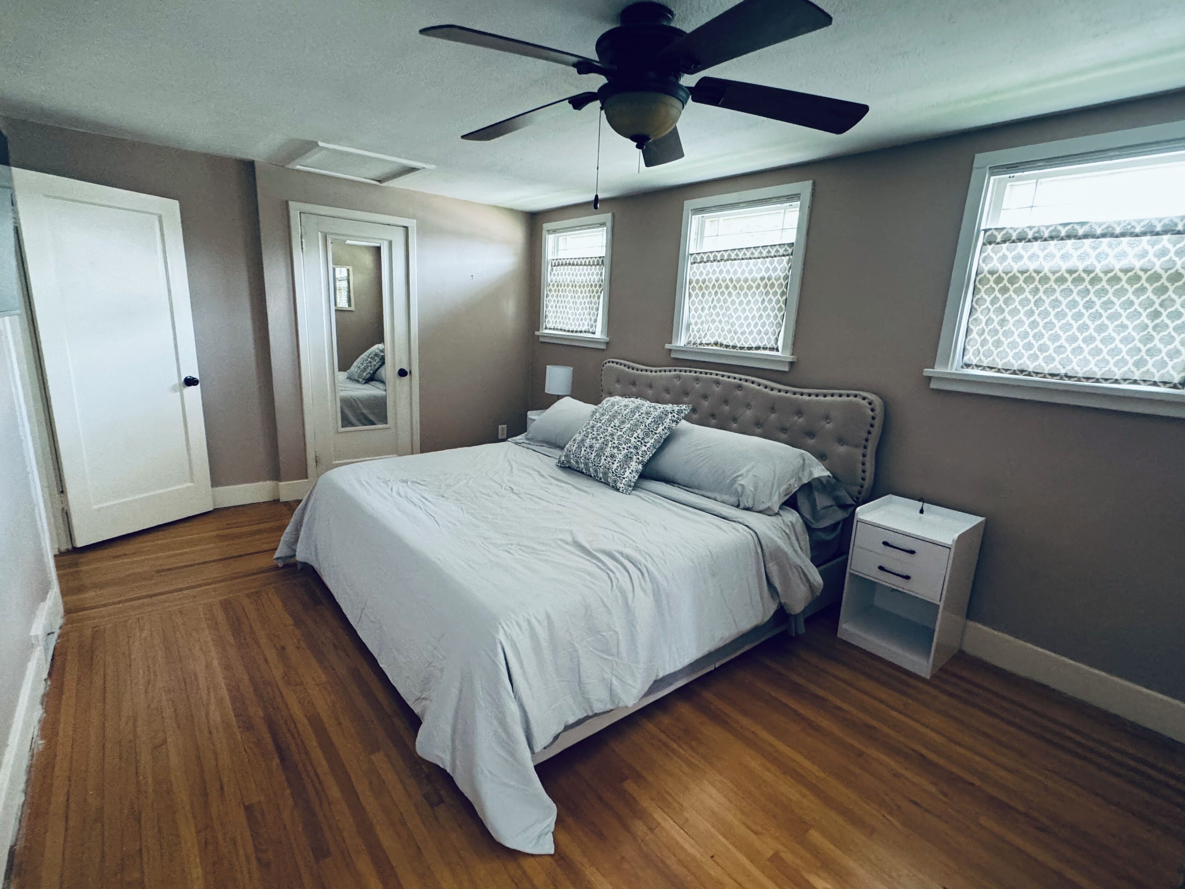 3 habitaciones, tabla de planchar con plancha y wifi gratis 