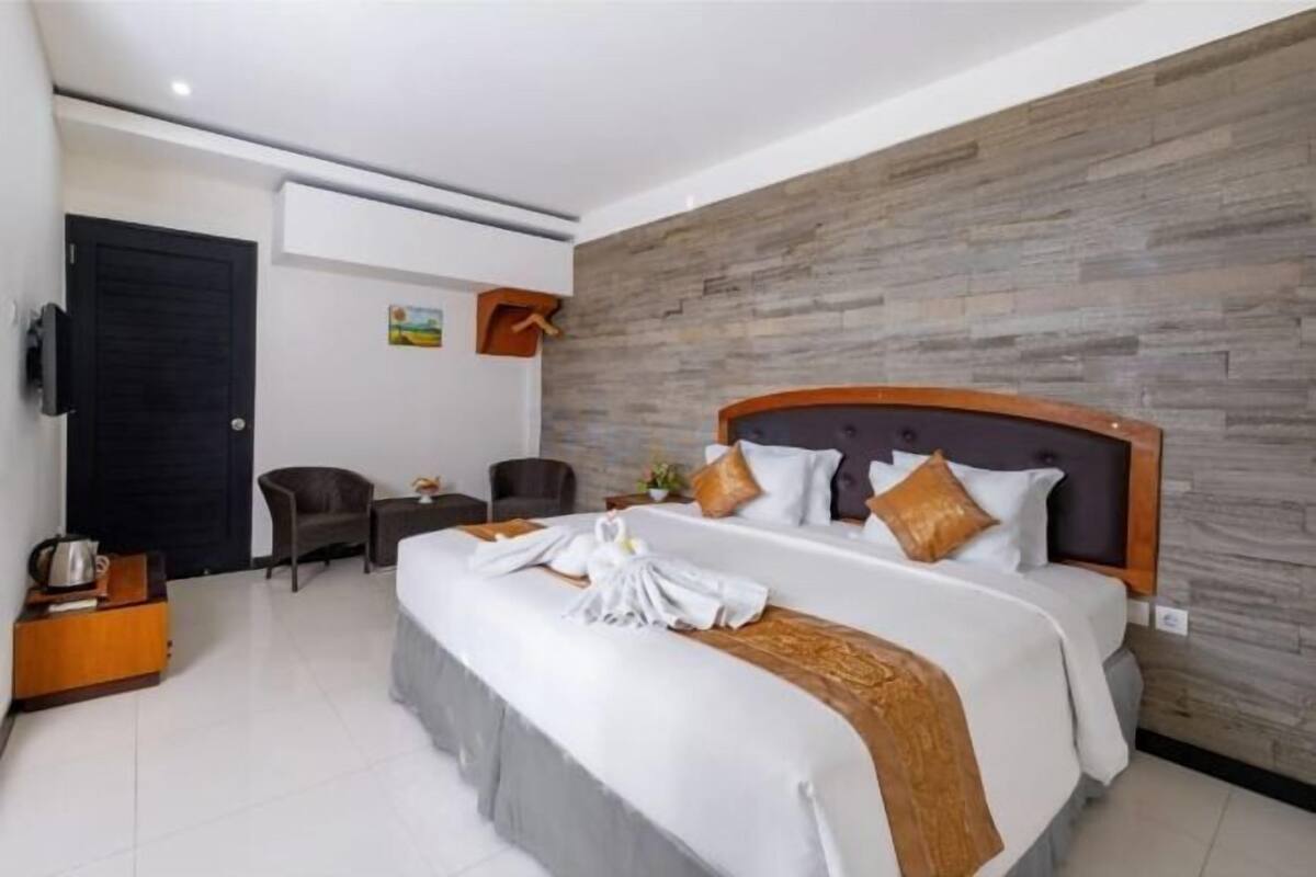 Minibar, desk, soundproofing, free WiFi