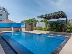 Kolam renang outdoor