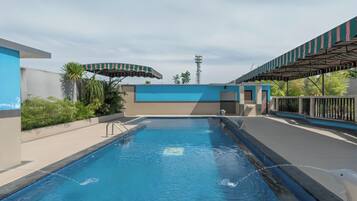 حمّام سباحة خارجي