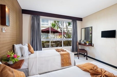 Minibar, escritorio, sistema de insonorización y wifi gratis