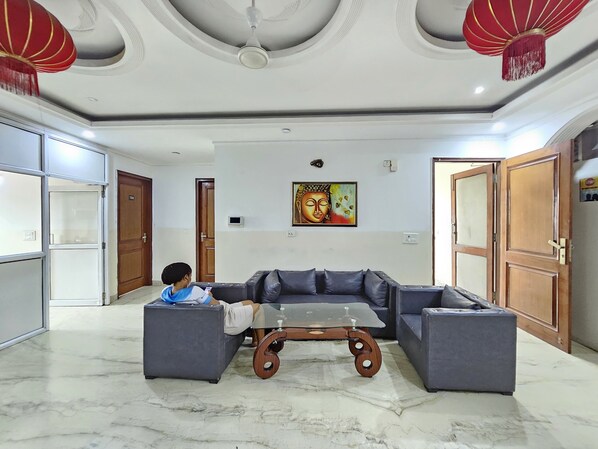 Interior - Cozy Deluxe room hotel with WiFi, AC in charming Gurgaon (GURGAON)