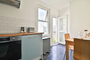 Appartement | Cuisine privée | Bouilloire électrique, grille-pain