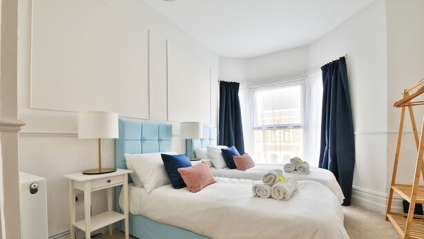 Unclassified image, 1 of 75, button - Beautifully Designed 2 Bed Apartment (Cardiff)
